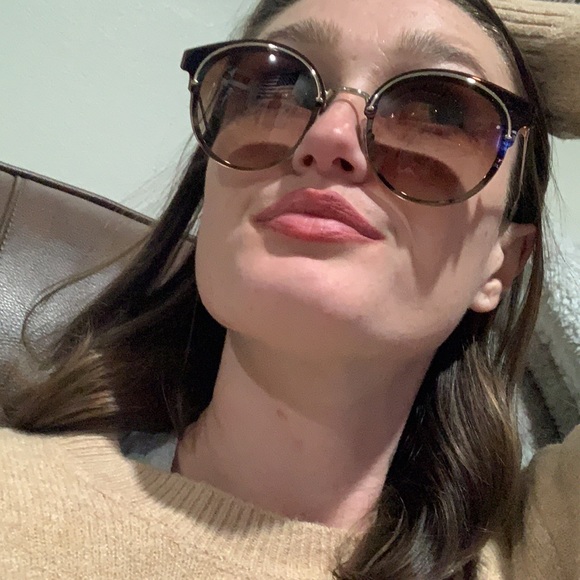 Super stylish Tiffany & Co Sunglasses πΆ - Picture 3 of 9